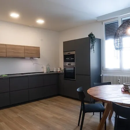 Moderno Trilocale Nel Centro Storico Di Apartmán